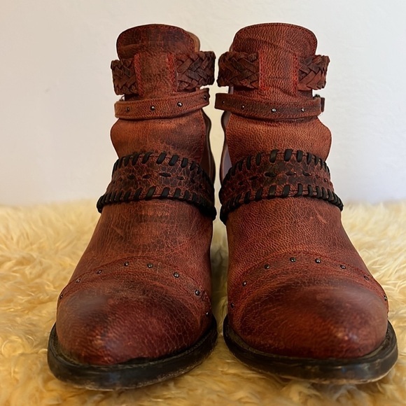 Miss Macie I Dare You Distressed Leather Booties Sz-7 - Picture 3 of 10